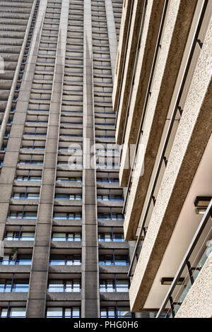 Das Barbican Estate, London, UK. Das 44-stöckige Shakespeare Turm wurde im Jahr 1976 abgeschlossen Stockfoto