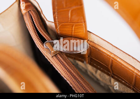 Makro Nahaufnahme eines Fragment einer Ledertasche Stockfoto