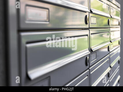 Nahaufnahme von Briefkästen Stockfoto