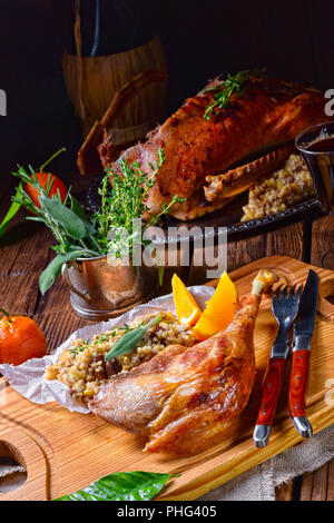 Knusprig gebratene Ente Beine fried Stockfoto