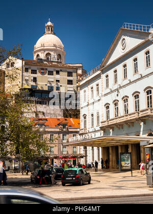 Portugal, Lissabon, Santa Apolonia Bahnhof unterhalb Kuppel des Panteo Nacional, die nationalen Pantheon, aus dem 17. Jahrhundert barocke Kirche verwandelte sich in modern- Stockfoto