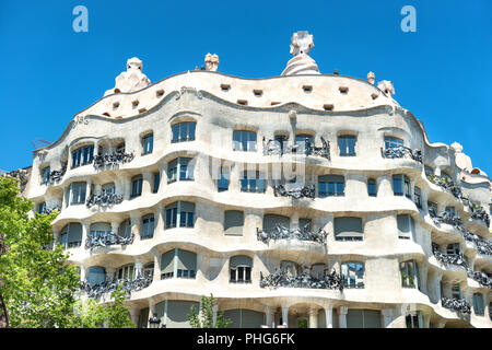 Fassade der Casa Mila in Barcelona Stockfoto