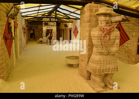 Innenansicht eines Hotel aus Salz auf den Salar de Uyuni, Bolivien gebaut Stockfoto