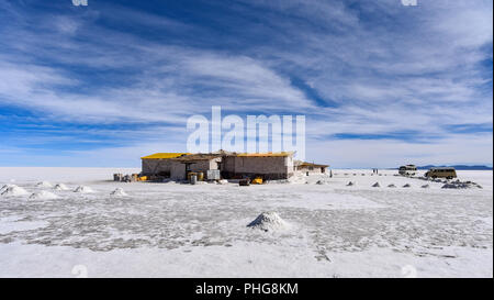 Außenansicht des Playa Blanca Salz Hotel, auf dem Salar de Uyuni, der grösste Salzsee. Uyuni, Bolivien Stockfoto