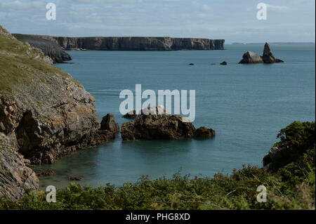 Kirche Rock in der Nähe von Broad Haven Pembrokeshire Coast Path Stockfoto