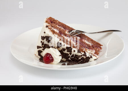 Platte mit einem Stück Schwarzwälder Kirschtorte Stockfoto