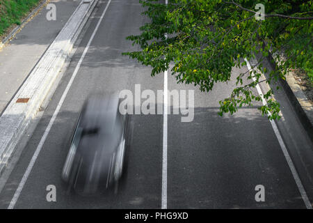 Motion Blur von Autos auf der Straße Stockfoto