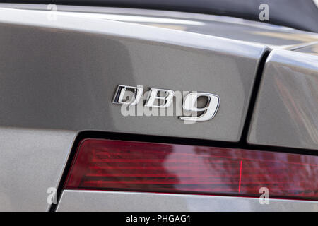 Aston Martin DB 9 Abzeichen Stockfoto