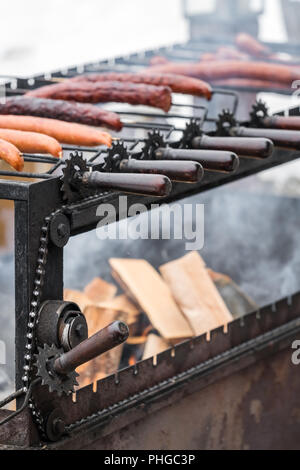 Schweine- und Rindfleisch Wurst auf dem Grill Stockfoto