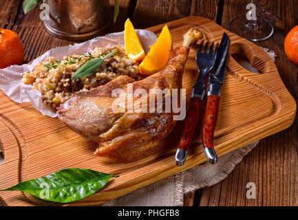 Knusprig gebratene Ente Beine fried Stockfoto