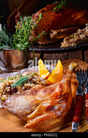Knusprig gebratene Ente Beine fried Stockfoto