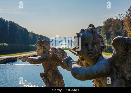 Caserta, Italien - Die berühmten Königspalast von Caserta in der Region Kampanien, mit monumentalen Park und Statue benannt. Reggia di Caserta Stockfoto