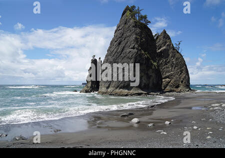 Sea Stacks an der Rialto Beach, Olympic National Park, Washington, USA Stockfoto