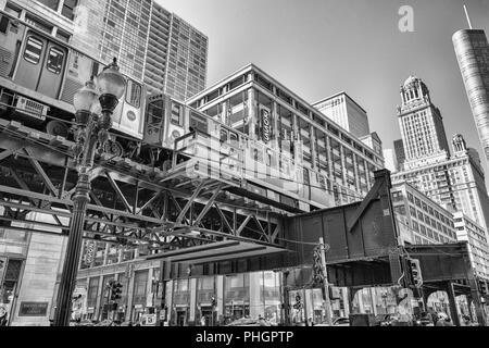 Hochbahn track The Loop liefen Straße in Chicago, USA Stockfoto