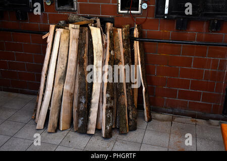 Protokolle für Holzofen; Backofen; Holz Billet; Stockfoto