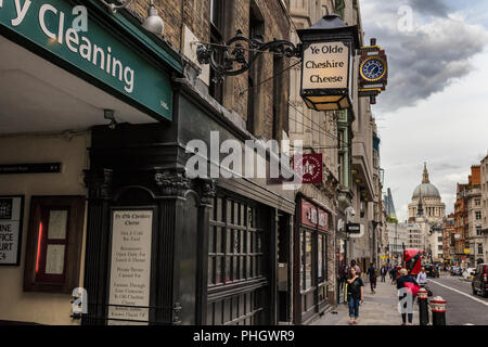 Ye Olde Cheshire Cheese, vintage Pub, Fleet Street, London, England, Großbritannien Stockfoto