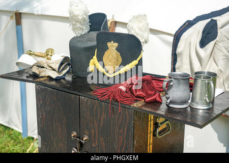 Britische Militär, Royal Nancy, amerikanischen militärischen Encampment mit Reenactors mit Piraten, Voyageurs und Royal Navy Gun Wuchs Stockfoto