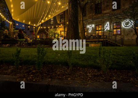 Tytano ist eine verlassene Tabakfabrik in Krakau, wo Cafes, Pubs, Restaurants und kulturellen Organisationen verschoben. Stockfoto