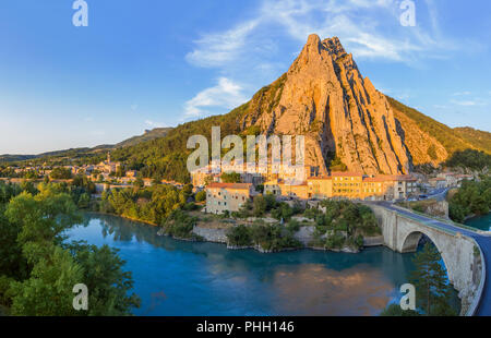 Stadt Sisteron in der Provence Frankreich Stockfoto