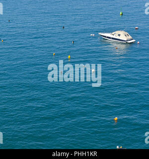 Einsames Boot in der Marina Stockfoto