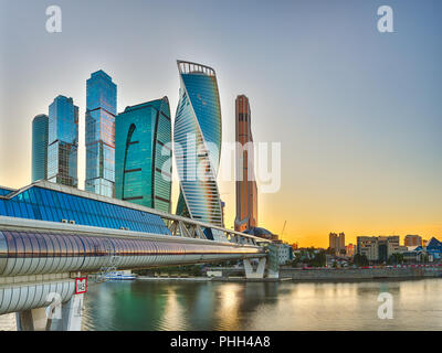 Stadt Moskau bei Sonnenuntergang. Stockfoto