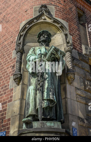 Denkmal, Huldrych Zwingli, Zwinglikirche, RUDOLFSTRASSE befindet sich in Sichtweite, Friedrichshain, Berlin, Deutschland Stockfoto