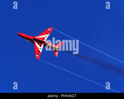 Bournemouth, UK. 31 Aug, 2018. RAF Red Arrows display Team zieren den Himmel in Bournemouth Air Festival. Credit: Stamm/Alamy leben Nachrichten Stockfoto