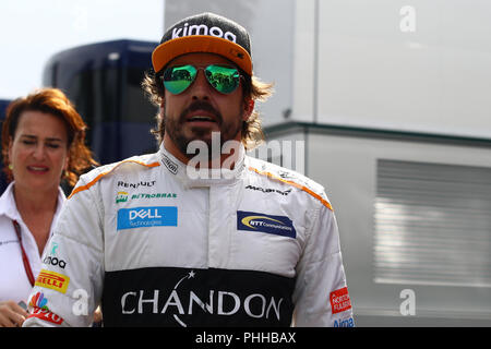 Monza, Italien. Am 1. September 2018. Der Spanier Fernando Alonso und McLaren F1 Team im Fahrerlager während der Formel Eins Grand Prix von Italien: Marco Canoniero/Alamy leben Nachrichten Stockfoto