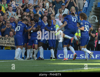 London, Großbritannien. 1. September 2018. Pedro von Chelsea feiert zählen die öffnung Ziel während der Chelsea vs AFC Bournemouth Premier League Match an der Stamford Bridge am Samstag, den 1. September 2018 EDITORIAL NUR VERWENDEN Keine Verwendung mit nicht autorisierten Audio-, Video-, Daten-, Spielpläne (außerhalb der EU), Verein/liga Logos oder "live" Dienstleistungen. On-line-in-Verwendung beschränkt auf 45 Bildern (+15 in zusätzliche Zeit). Kein Einsatz zu emulieren, bewegte Bilder. Keine Verwendung in Wetten, Spiele o Credit: MARTIN DALTON/Alamy leben Nachrichten Stockfoto