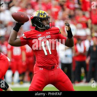 September 1, 2018: Die Universität von Maryland Dosenschildkröten QB #11 Kasim Hill zurück der Ball während eines NCAA Football Spiel zwischen der Universität von Maryland Dosenschildkröten und die Texas Longhorns am Fedex Feld in Washington, DC, Justin Cooper/CSM weitergeben Stockfoto