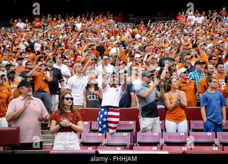 September 1, 2018: Texas Fans der Sitz während der NCAA Football Spiel zwischen der Universität von Maryland Dosenschildkröten und die Texas Longhorns am Fedex Feld in Washington, DC, Justin Cooper/CSM füllen Stockfoto