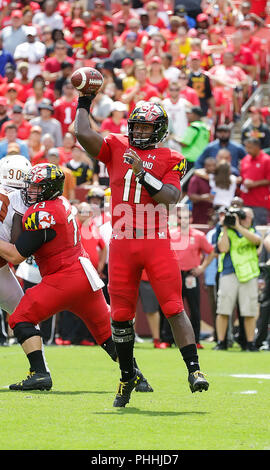 September 1, 2018: Die Universität von Maryland Dosenschildkröten QB #11 Kasim Hill Dumps der Ball während eines NCAA Football Spiel zwischen der Universität von Maryland Dosenschildkröten und die Texas Longhorns am Fedex Feld in Washington, DC, Justin Cooper/CSM Stockfoto