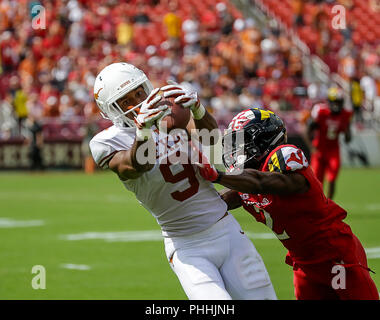 September 1, 2018: Texas Longhorns WR #9 Collin Johnson Uhren der Ball während eines NCAA Football Spiel zwischen der Universität von Maryland Dosenschildkröten und die Texas Longhorns am Fedex Feld in Washington, DC, Justin Cooper/CSM Stockfoto