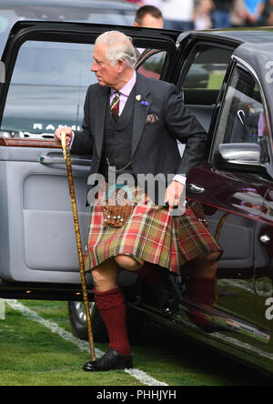 Braemar, Großbritannien. 1. September, 2018. Die Queen besucht die Braemar Gathering. Königin Elizabeth II. verbunden von Prinz Charles, Prinz von Wales, und Prinzessin Anne, besuchen das Braemar Royal Sammeln in den schottischen Highlands. Bild von Andrew Parsons/Parsons Media Credit: Andrew Parsons/Alamy leben Nachrichten Stockfoto