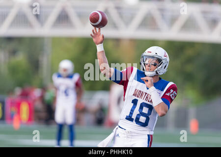 31. August 2018: Montreal Alouettes Quarterback Matthew Shiltz (18) erwärmt sich vor der CFL Spiel zwischen Montreal Alouettes und Ottawa Redblacks bei TD Place Stadium, in Ottawa, Kanada. Daniel Lea/CSM. Stockfoto