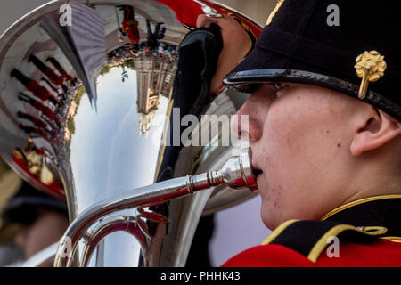 Moskau, Russland. 1. September 2018. Mitglieder des Brentwood Imperial Jugendkapelle Teilnahme an die 2018 Spasskaja Turm internationales Militär Musik Festival, führen Sie an der Tsaritsyno Park in Moskau Credit: Nikolay Winokurow/Alamy leben Nachrichten Stockfoto