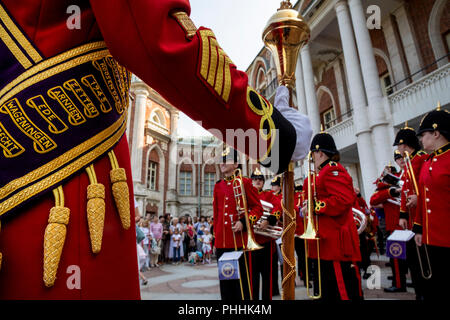 Moskau, Russland. 1. September 2018. Mitglieder des Brentwood Imperial Jugendkapelle Teilnahme an die 2018 Spasskaja Turm internationales Militär Musik Festival, führen Sie an der Tsaritsyno Park in Moskau Credit: Nikolay Winokurow/Alamy leben Nachrichten Stockfoto