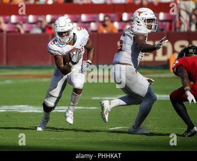 September 1, 2018: Texas Longhorns RB #5 Tre Watson läuft mit dem Ball während eines NCAA Football Spiel zwischen der Universität von Maryland Dosenschildkröten und die Texas Longhorns am Fedex Feld in Washington, DC, Justin Cooper/CSM Stockfoto