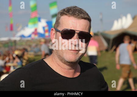 Knebworth Park, Hertfordshire, Großbritannien. 1. September 2018. Nigel Clake von Dodgy backstage in der ersten Cool Britannia Festival in Knebworth Park. Stockfoto