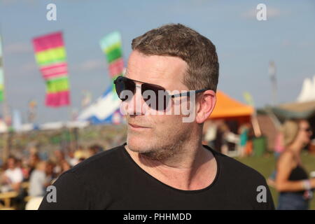 Knebworth Park, Hertfordshire, Großbritannien. 1. September 2018. Nigel Clake von Dodgy backstage in der ersten Cool Britannia Festival in Knebworth Park. Stockfoto