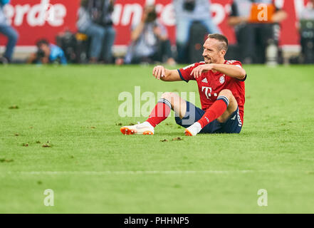 Stuttgart, Deutschland. 1. September, 2018. VFB Stuttgart - FC Bayern München, Fußball, Stuttgart, September 01, 2018 Franck Ribery, FCB 7 lachen, lächeln, auf dem Boden der VFB Stuttgart - FC BAYERN MÜNCHEN 0-3 - DFL-Bestimmungen verbieten die Verwendung von Fotografien als BILDSEQUENZEN und/oder quasi-VIDEO - 1. Bundesliga, Stuttgart, September 01, 2018, Saison 2018/2019, Spieltag 2, FCB, © Peter Schatz/Alamy Live News Credit: Peter Schatz/Alamy leben Nachrichten Stockfoto