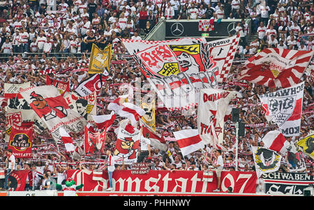 Stuttgart, Deutschland. 1. September, 2018. VFB Stuttgart - FC Bayern München, Fußball, Stuttgart, September 01, 2018 VFB fans VFB Stuttgart - FC BAYERN MÜNCHEN 0-3 - DFL-Bestimmungen verbieten die Verwendung von Fotografien als BILDSEQUENZEN und/oder quasi-VIDEO - 1. Bundesliga, Stuttgart, September 01, 2018, Saison 2018/2019, Spieltag 2, FCB, © Peter Schatz/Alamy Live News Credit: Peter Schatz/Alamy leben Nachrichten Stockfoto