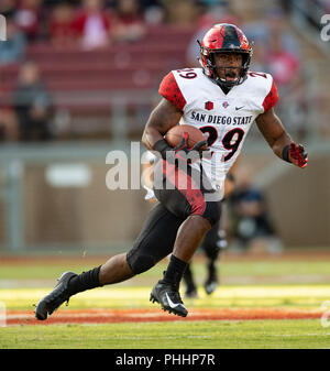 31. August 2018: San Diego State Azteken zurück laufen Juwan Washington (29) stürmt für Werften, während einer NCAA Football Spiel der San Diego State Azteken und dem Stanford Kardinal an der Stanford Stadium in Stanford, Kalifornien. Valerie Shoaps/CSM Stockfoto