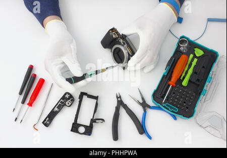 Reparatur der modernen Foto Kamera Stockfoto