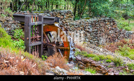 Bügeleisen Wasser Rad in Wales, Großbritannien Stockfoto