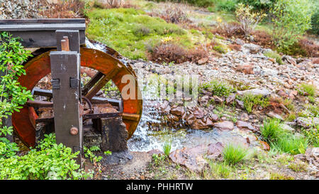 Bügeleisen Wasser Rad in Wales, Großbritannien Stockfoto