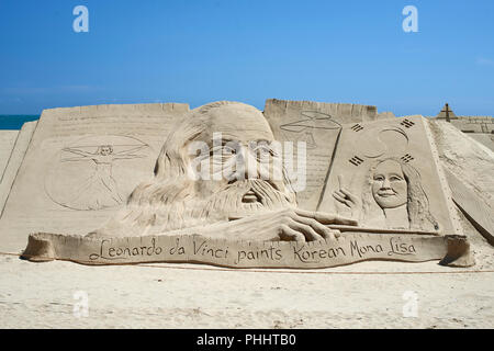 Haeundae sand Festival 2018, Busan, Korea. Leonardo da Vince Farben koreanischen Mona Lisa in Sand Skulptur Stockfoto