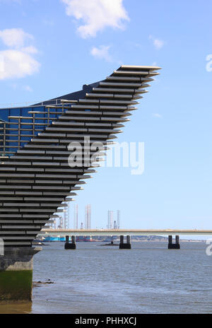 Kengo Kuma's neue V&A Dundee, am Fluss als Teil der Esplanade waterfront Regeneration der Stadt, in Schottland, Großbritannien Stockfoto
