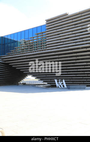 Kengo Kuma's neue V&A Dundee, am Fluss als Teil der Esplanade waterfront Regeneration der Stadt, in Schottland, Großbritannien Stockfoto