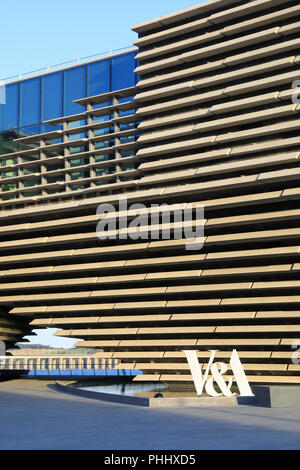 Kengo Kuma's neue V&A Dundee, am Fluss als Teil der Esplanade waterfront Regeneration der Stadt, in Schottland, Großbritannien Stockfoto